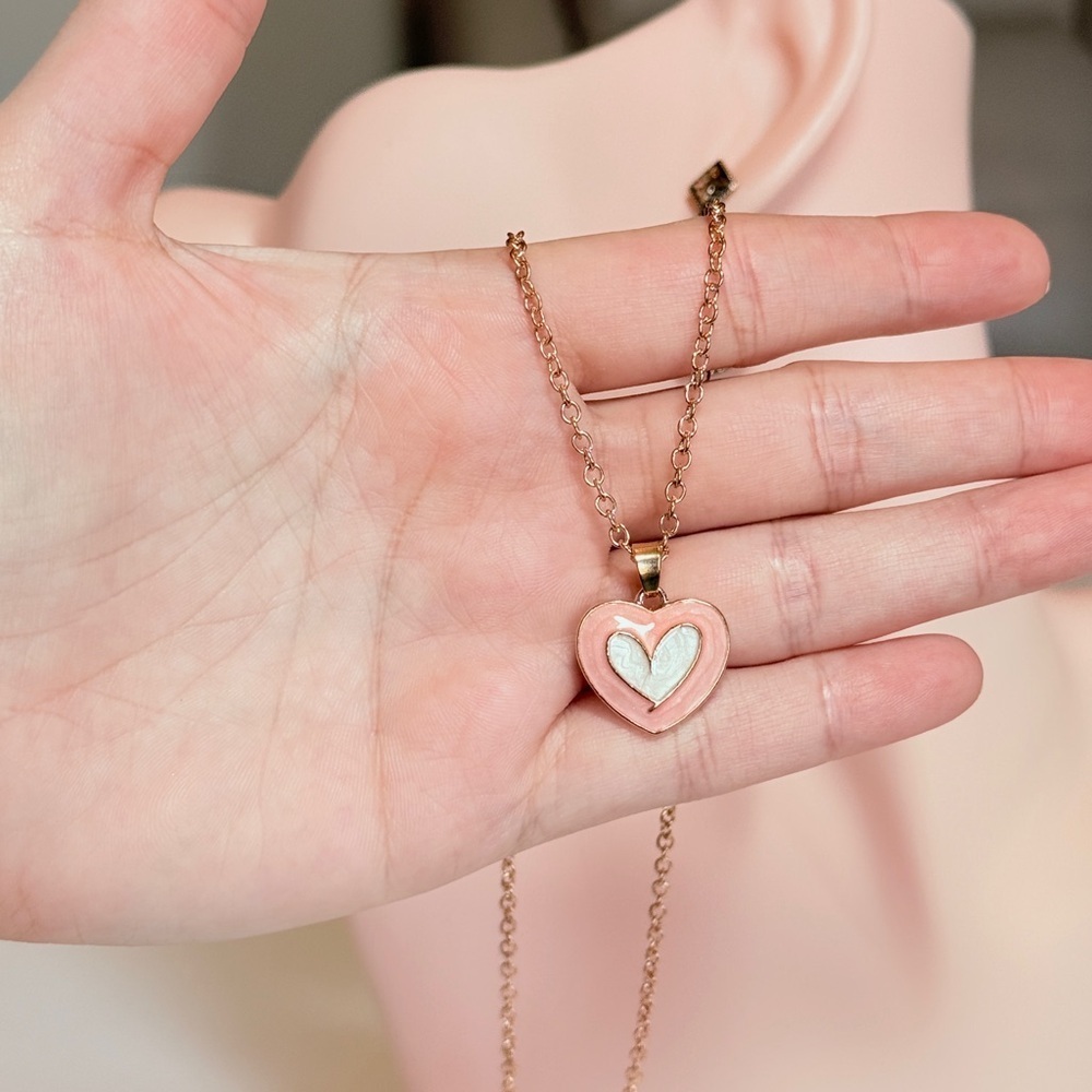 ⚜️ Heart Pendant Necklace in Pink and Gold - Picture 4 of 8